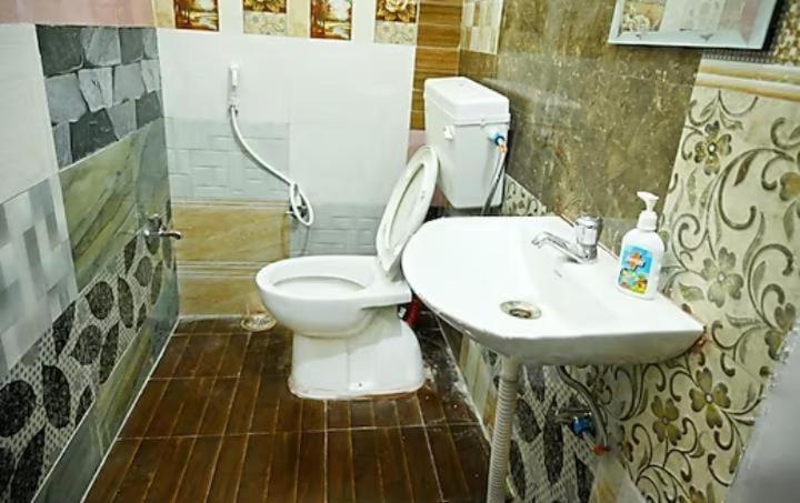 The Hotel Ambassador Inn Варанаси Экстерьер фото